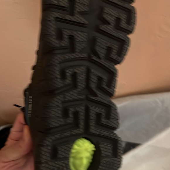 Men’s Size 10 (43) Versace Sneakers - Picture 8 of 12